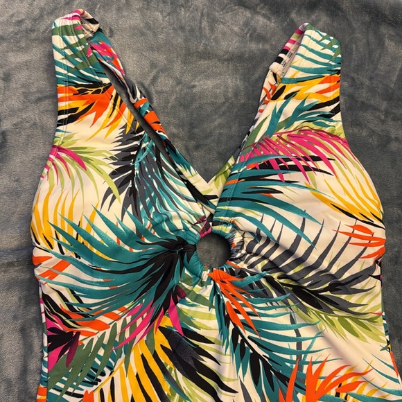 Shade and Shore Tropical Print One-Piece Swimsuit Size Medium - Picture 2 of 9